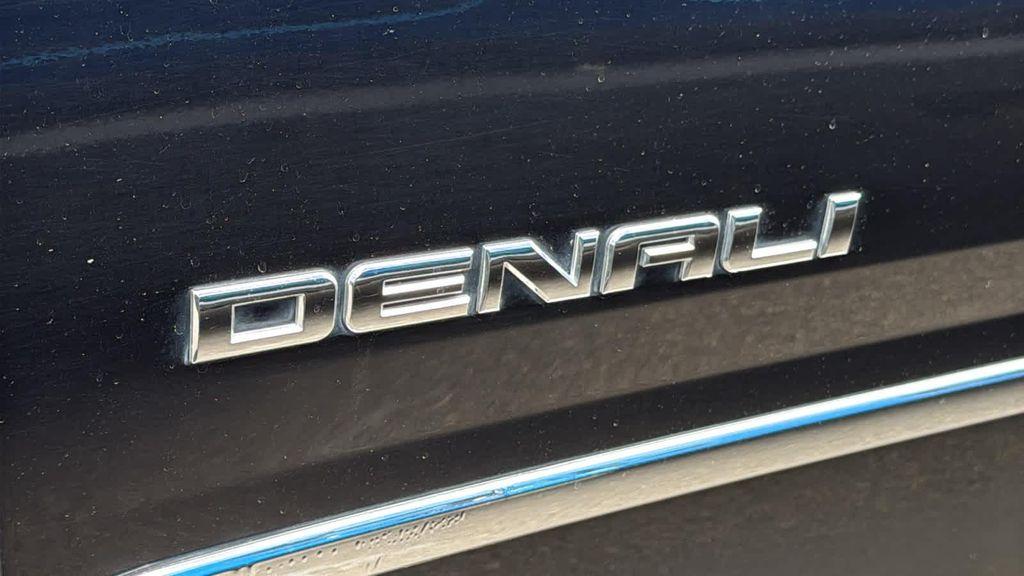 used 2019 GMC Yukon XL car, priced at $33,980