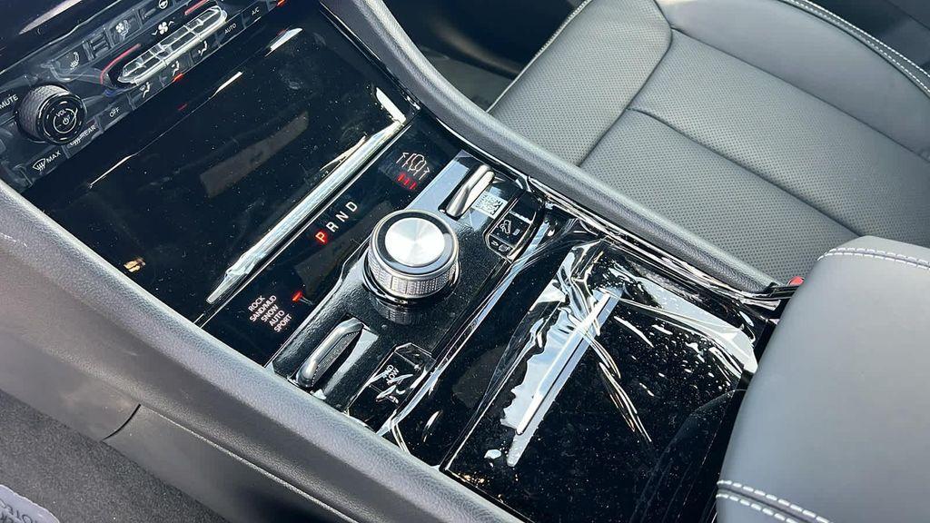 new 2025 Jeep Grand Cherokee car, priced at $53,250