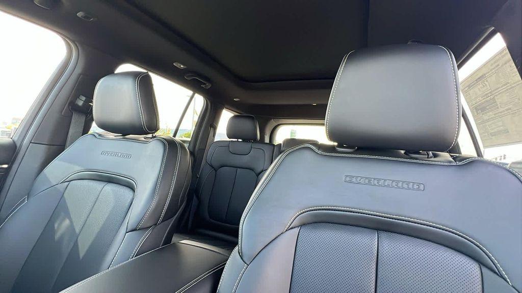 new 2025 Jeep Grand Cherokee car, priced at $53,250