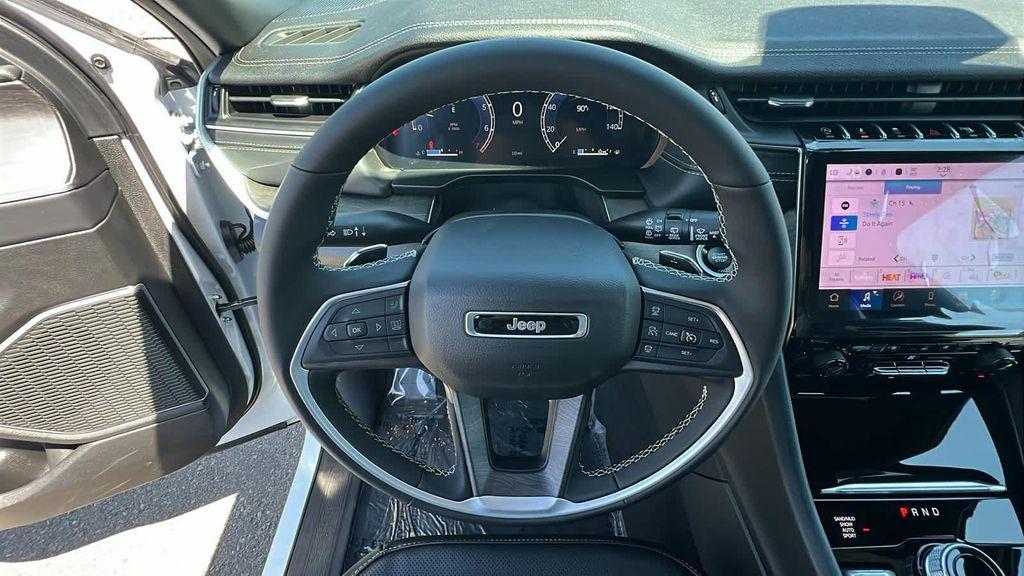 new 2025 Jeep Grand Cherokee car, priced at $55,585