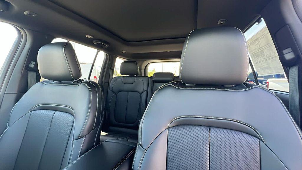new 2025 Jeep Grand Cherokee car, priced at $55,585