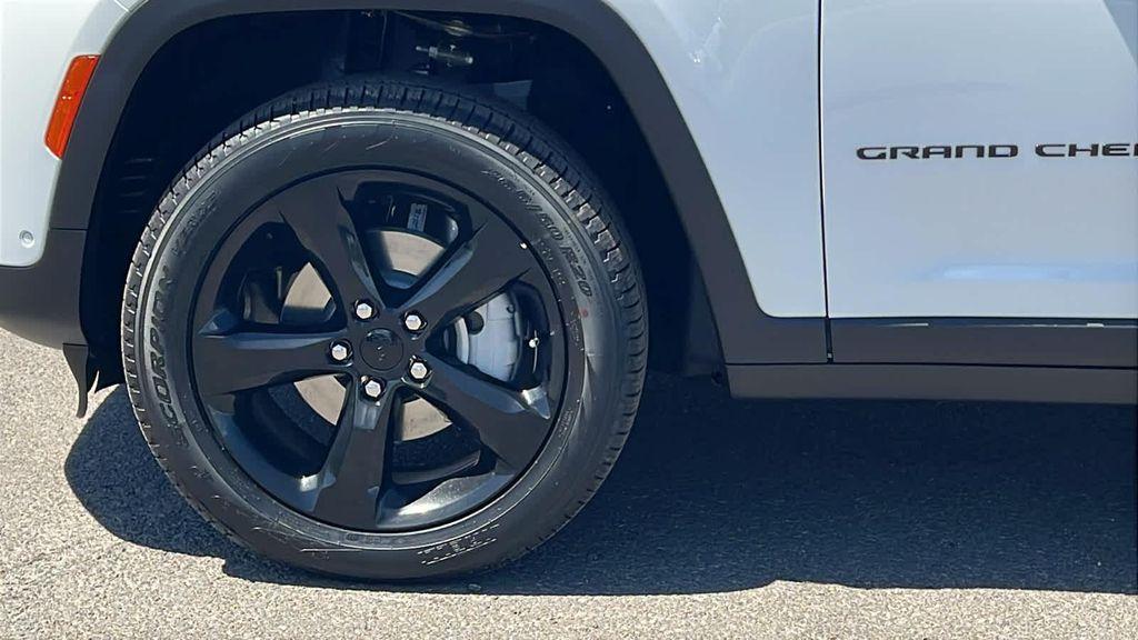 new 2025 Jeep Grand Cherokee car, priced at $55,585