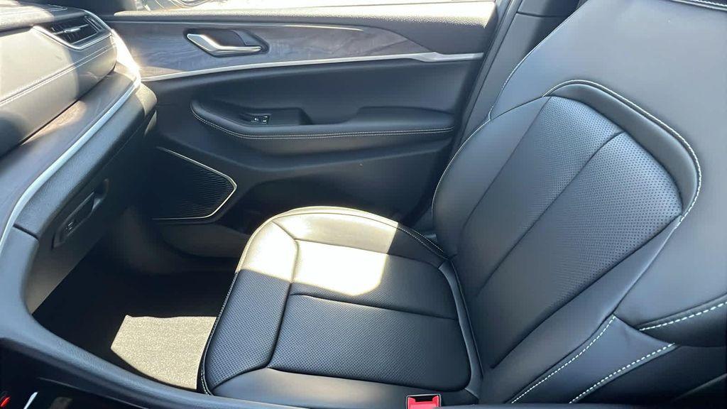 new 2025 Jeep Grand Cherokee car, priced at $55,585