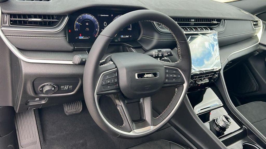 new 2025 Jeep Grand Cherokee car, priced at $41,222