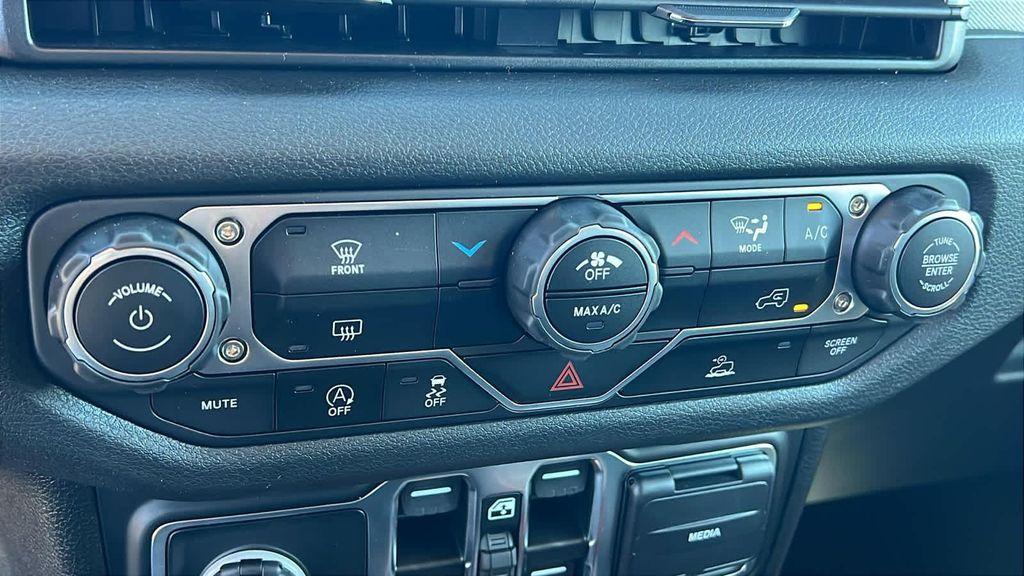 new 2025 Jeep Gladiator car, priced at $42,250