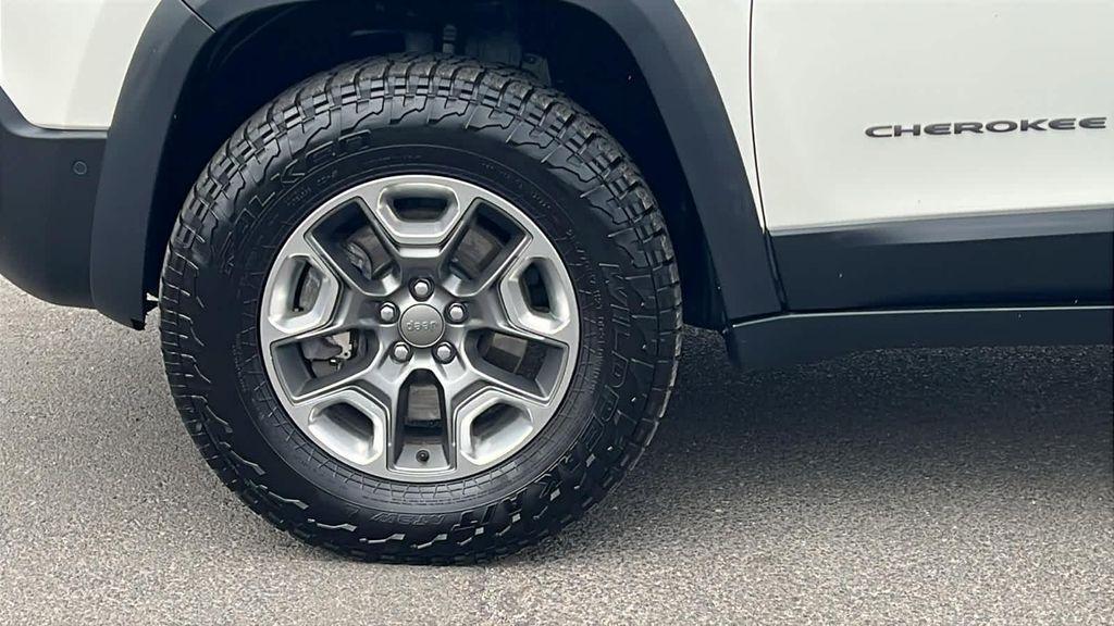 used 2019 Jeep Cherokee car, priced at $17,980