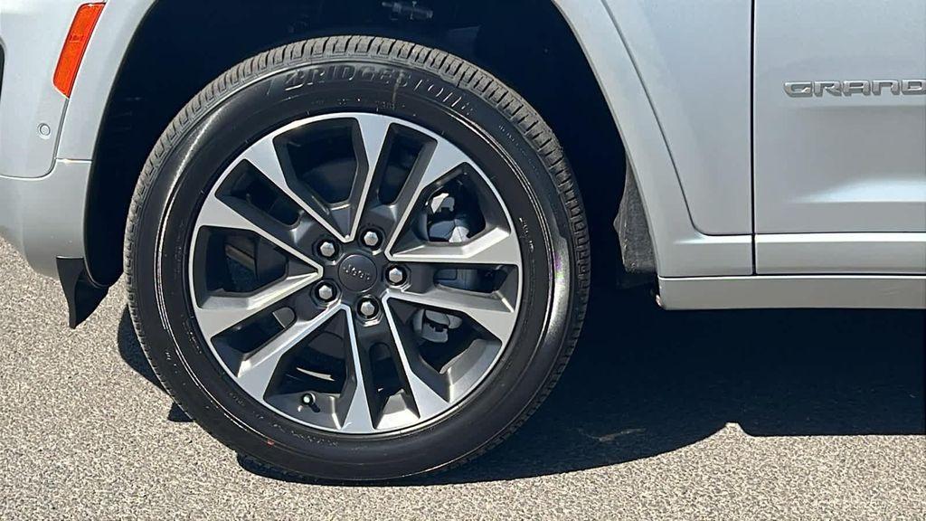 new 2025 Jeep Grand Cherokee L car, priced at $53,459