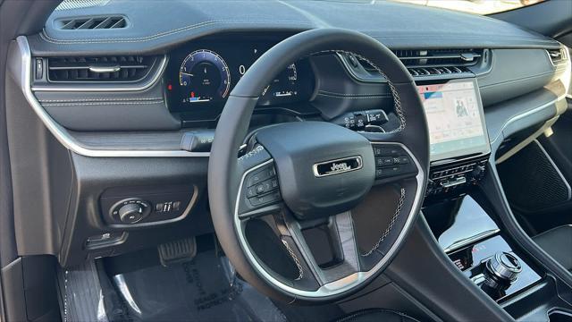new 2025 Jeep Grand Cherokee car, priced at $51,000