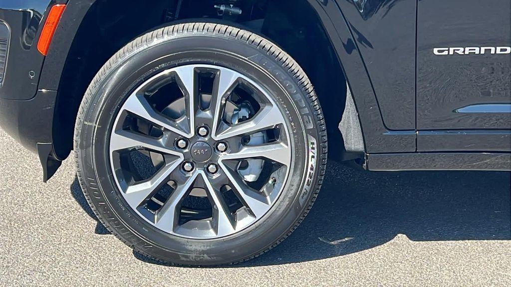 new 2025 Jeep Grand Cherokee car, priced at $54,256