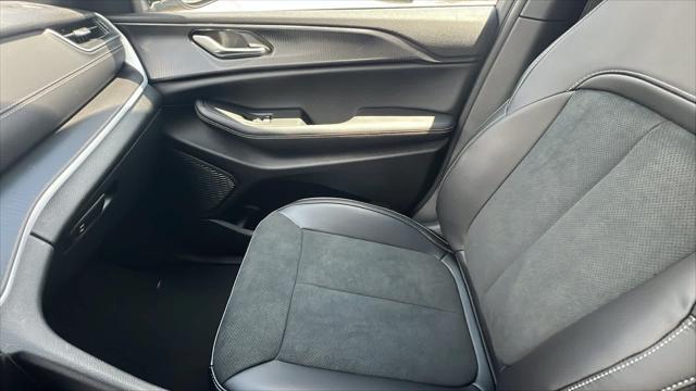 new 2025 Jeep Grand Cherokee car, priced at $40,018