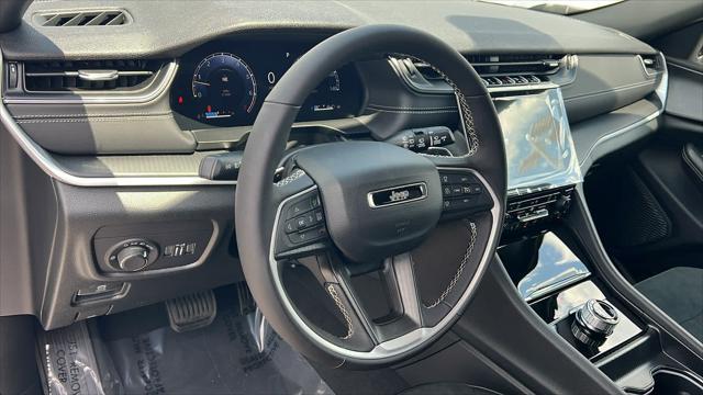 new 2025 Jeep Grand Cherokee car, priced at $40,018
