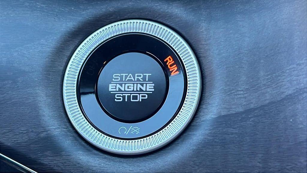 new 2025 Jeep Grand Cherokee car, priced at $58,299