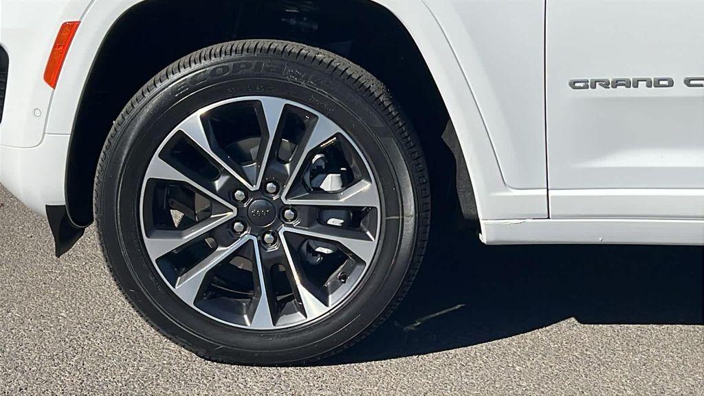 new 2025 Jeep Grand Cherokee car, priced at $58,299