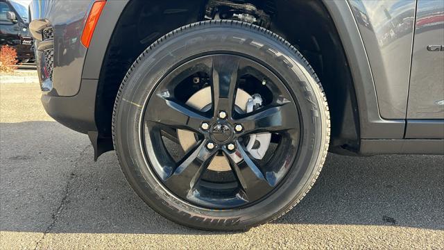 new 2025 Jeep Grand Cherokee car, priced at $44,000