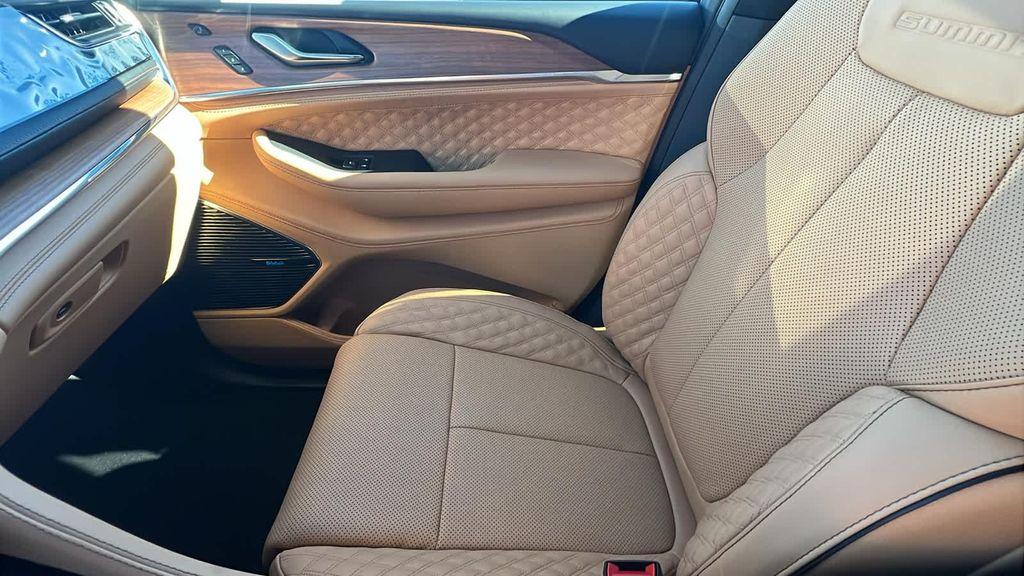 new 2025 Jeep Grand Cherokee car, priced at $61,277