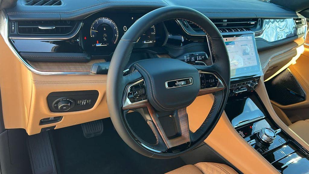 new 2025 Jeep Grand Cherokee car, priced at $61,277