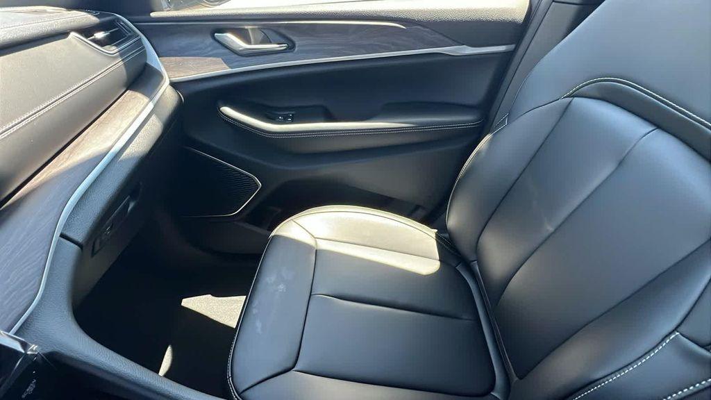 new 2025 Jeep Grand Cherokee L car, priced at $51,500