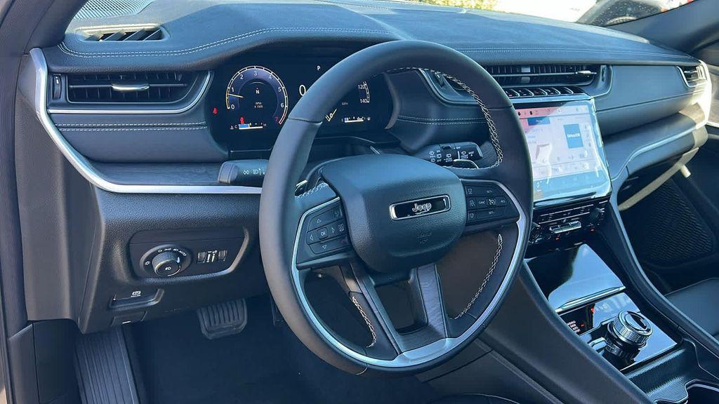 new 2025 Jeep Grand Cherokee car, priced at $44,164