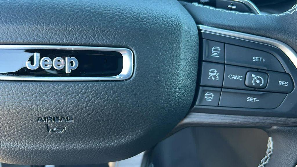 new 2025 Jeep Grand Cherokee car, priced at $44,164