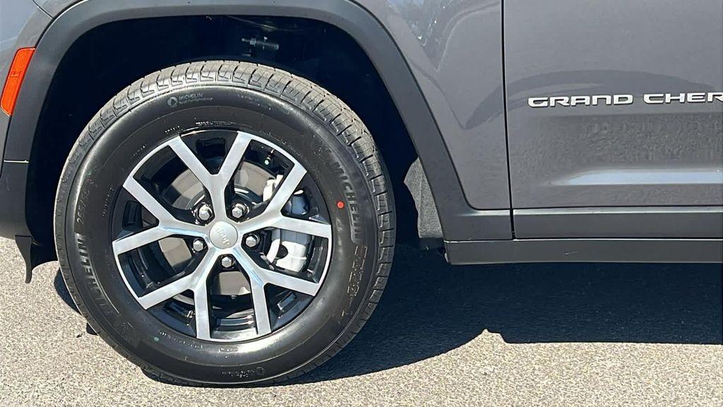 new 2025 Jeep Grand Cherokee car, priced at $44,164