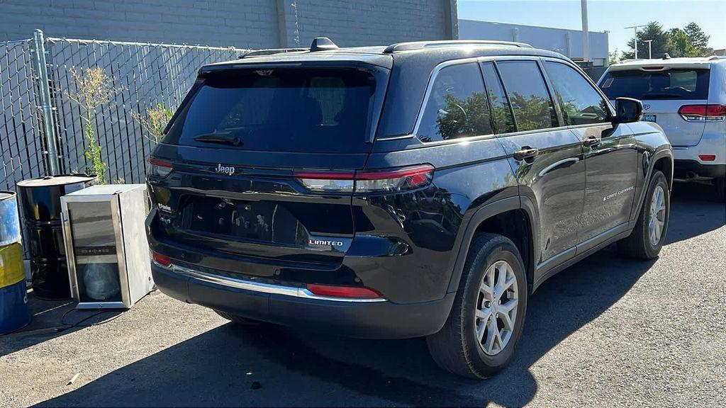 used 2022 Jeep Grand Cherokee car, priced at $33,480
