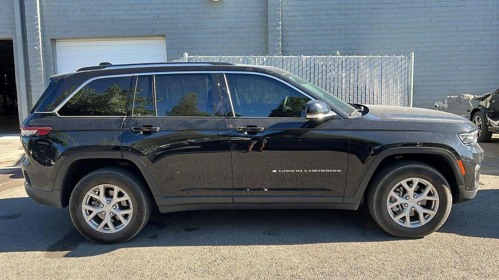 used 2022 Jeep Grand Cherokee car, priced at $33,480