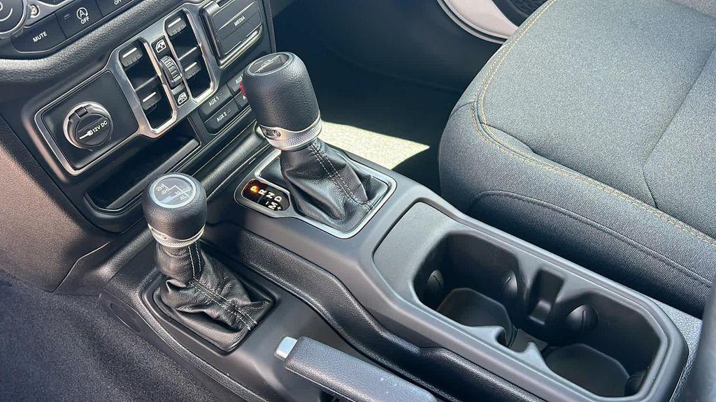 new 2025 Jeep Gladiator car, priced at $41,300