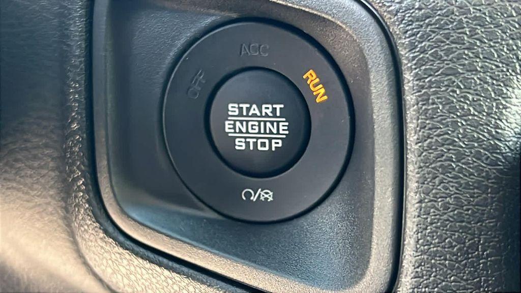 new 2025 Jeep Gladiator car, priced at $41,300