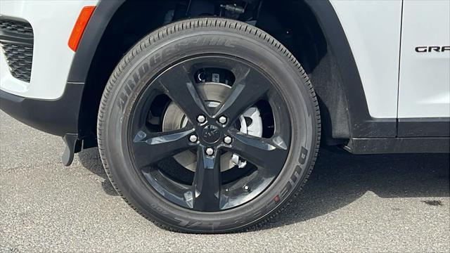 new 2025 Jeep Grand Cherokee car, priced at $40,800