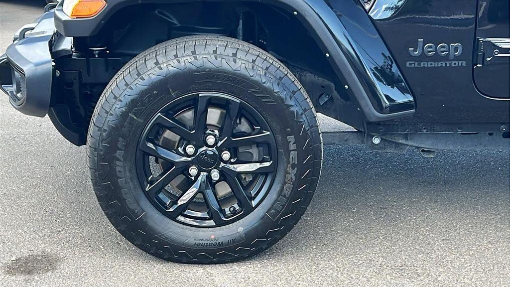 used 2022 Jeep Gladiator car, priced at $34,980