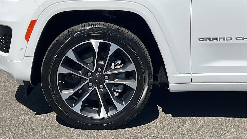 new 2025 Jeep Grand Cherokee L car, priced at $54,800
