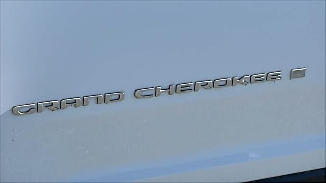 new 2025 Jeep Grand Cherokee car, priced at $52,000