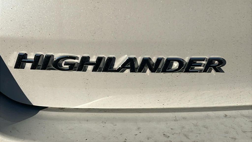 used 2019 Toyota Highlander car, priced at $27,980
