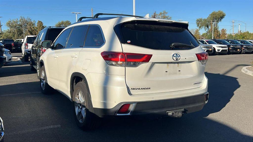used 2019 Toyota Highlander car, priced at $27,980