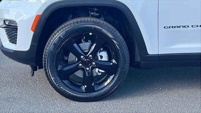 new 2025 Jeep Grand Cherokee car, priced at $49,000