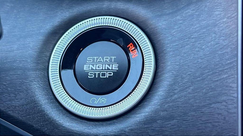 new 2025 Jeep Grand Cherokee car, priced at $48,150