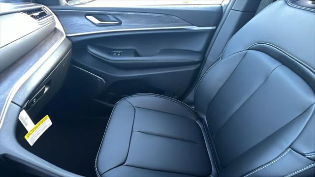 new 2025 Jeep Grand Cherokee car, priced at $49,000