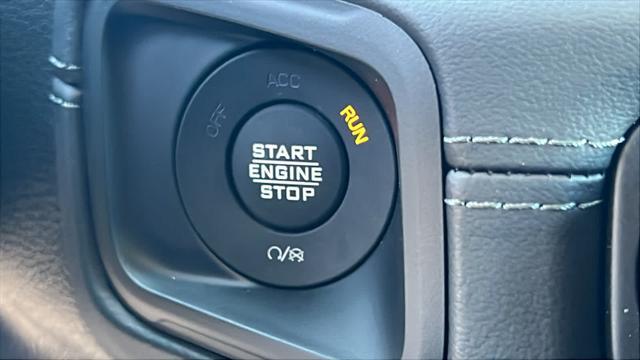 new 2025 Jeep Gladiator car, priced at $47,650