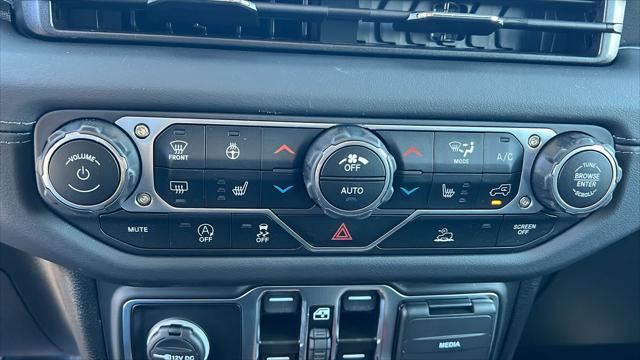 new 2025 Jeep Gladiator car, priced at $47,650