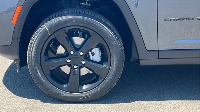 new 2025 Jeep Grand Cherokee car, priced at $51,000