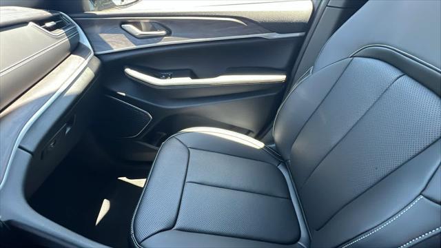 new 2025 Jeep Grand Cherokee car, priced at $51,000