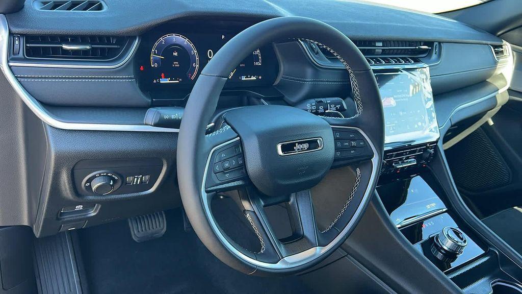 new 2025 Jeep Grand Cherokee car, priced at $42,650