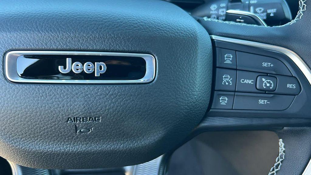 new 2025 Jeep Grand Cherokee car, priced at $42,650