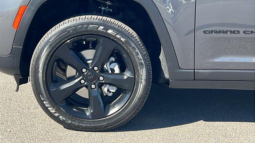 new 2025 Jeep Grand Cherokee car, priced at $42,650