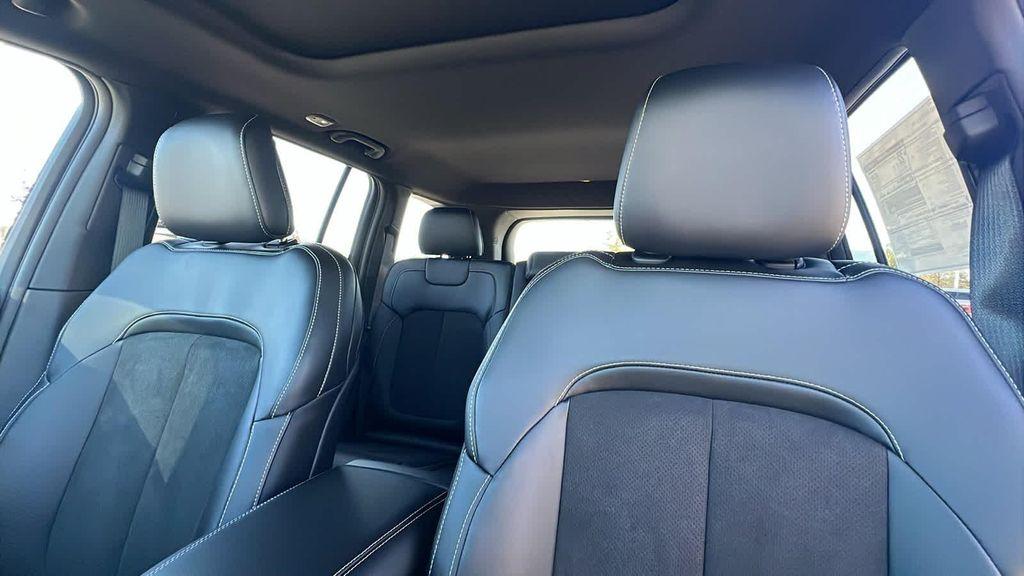 new 2025 Jeep Grand Cherokee car, priced at $42,650