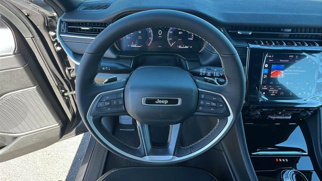 new 2025 Jeep Grand Cherokee car, priced at $42,650