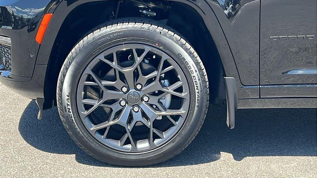 new 2025 Jeep Grand Cherokee L car, priced at $65,900