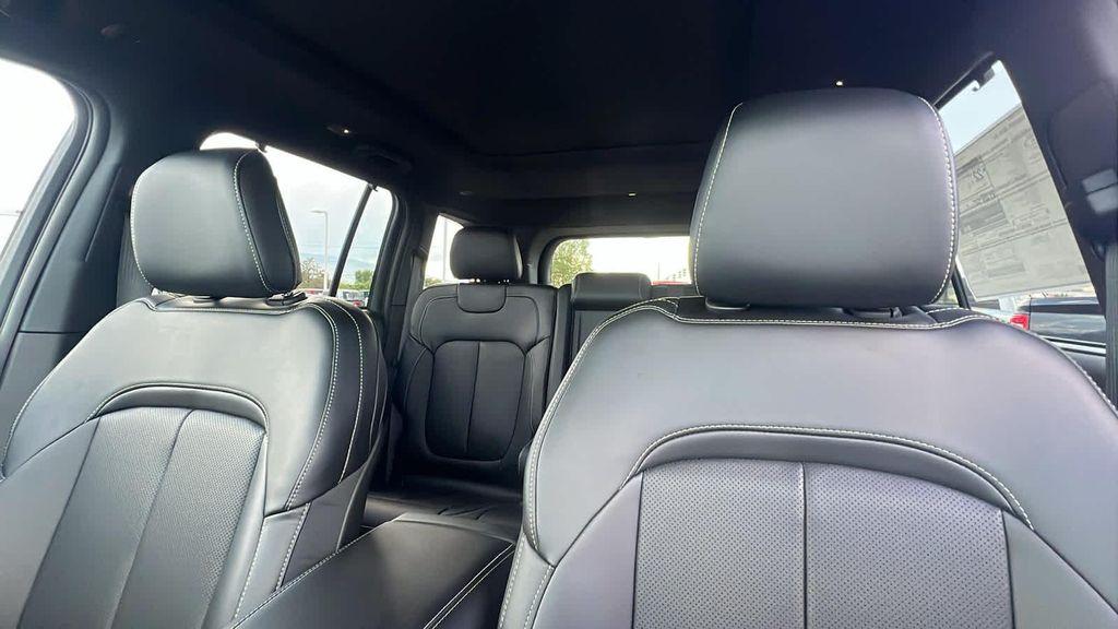 new 2025 Jeep Grand Cherokee car, priced at $56,180