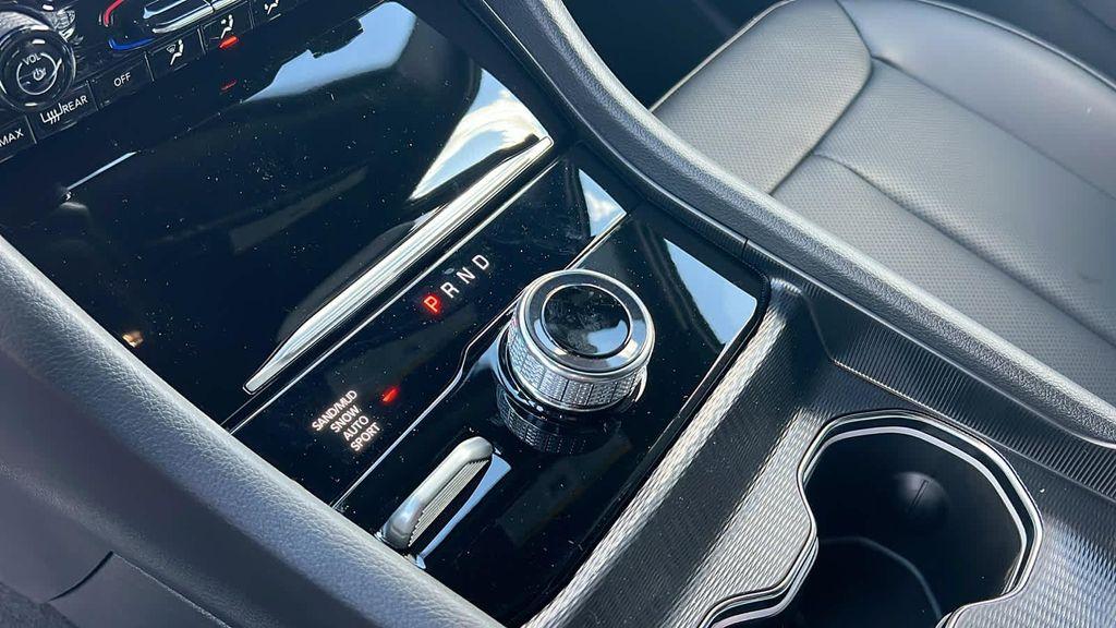 new 2025 Jeep Grand Cherokee car, priced at $56,180