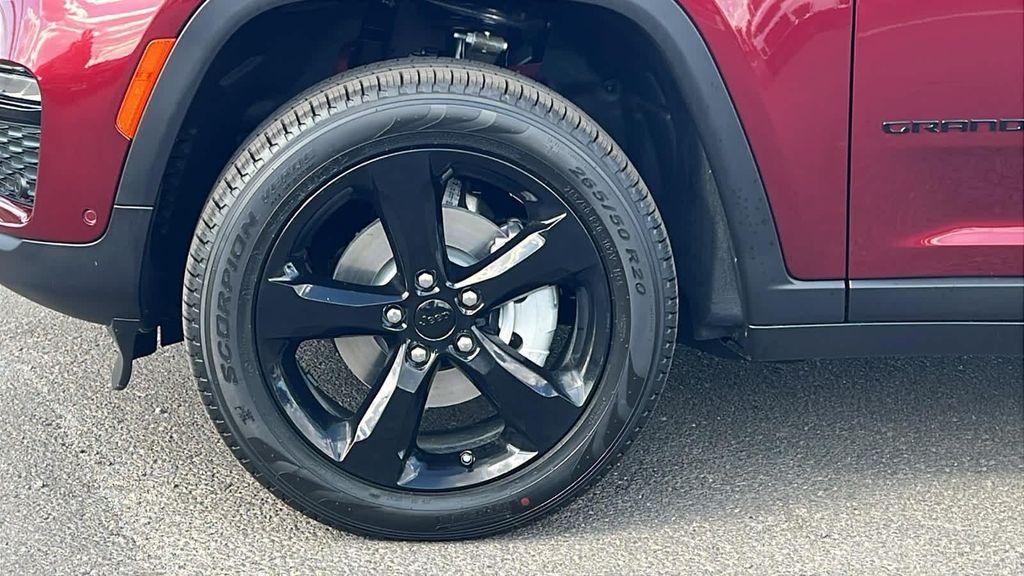 new 2025 Jeep Grand Cherokee car, priced at $56,180